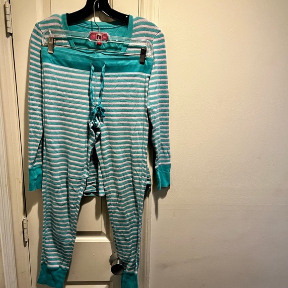 Victoria’s Secret pajama set - Picture 3 of 16